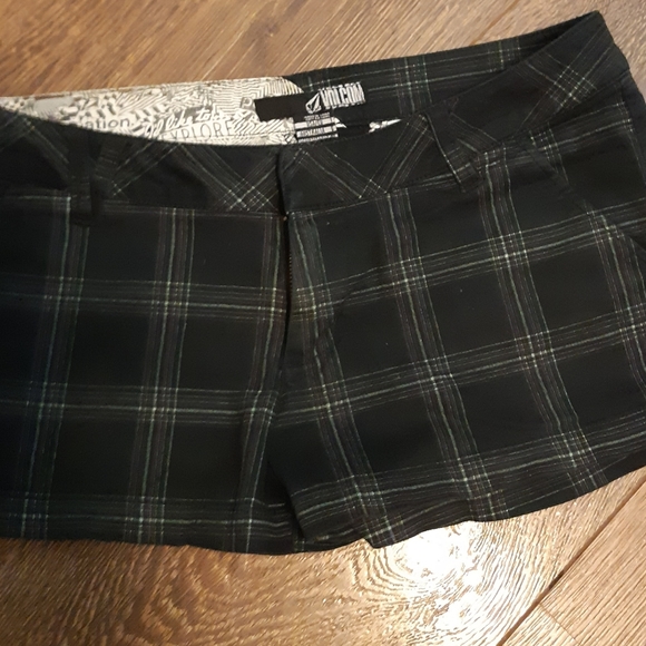 Volcom shorts size 25 - Picture 2 of 3